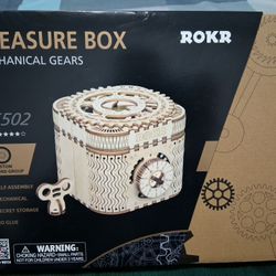 Selling a brand new ROKR Treasure Box Mechanical Gears LK502! This is a 3D wooden puzzle that features self-assembly, mechanical movement, and a secre