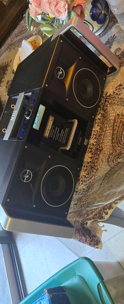 ALTEC Lansing Boombox .Great Sound, U Can Get The Bluetooth adapter 
Pick up in Sun Valley