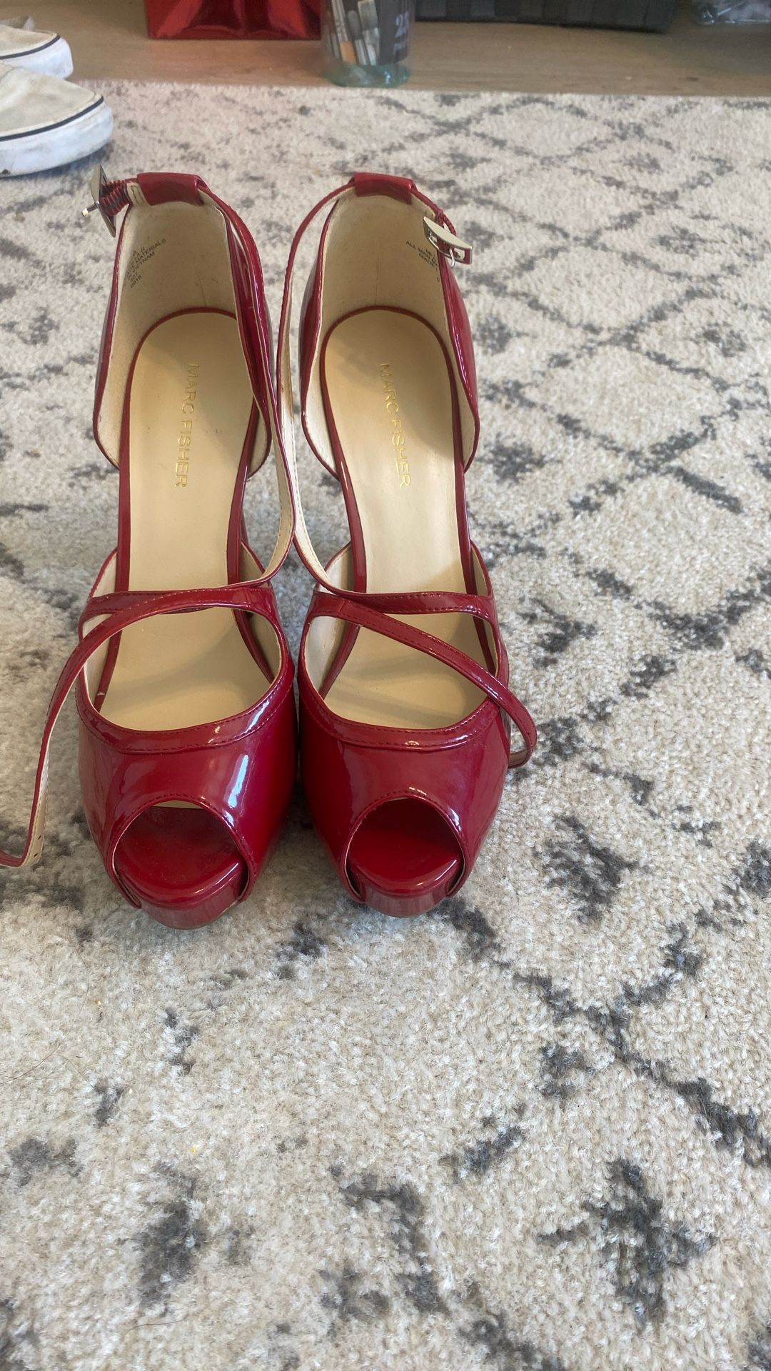 Red Marc Fisher Heels Size:27