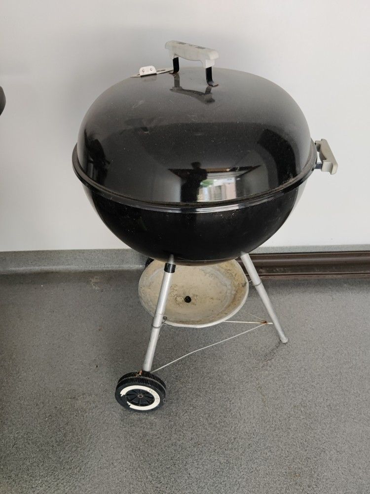 Weber 22” Charcoal BBQ Grill