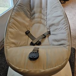 Like New 4Moms Mamaroo, Bluetooth And Wifi