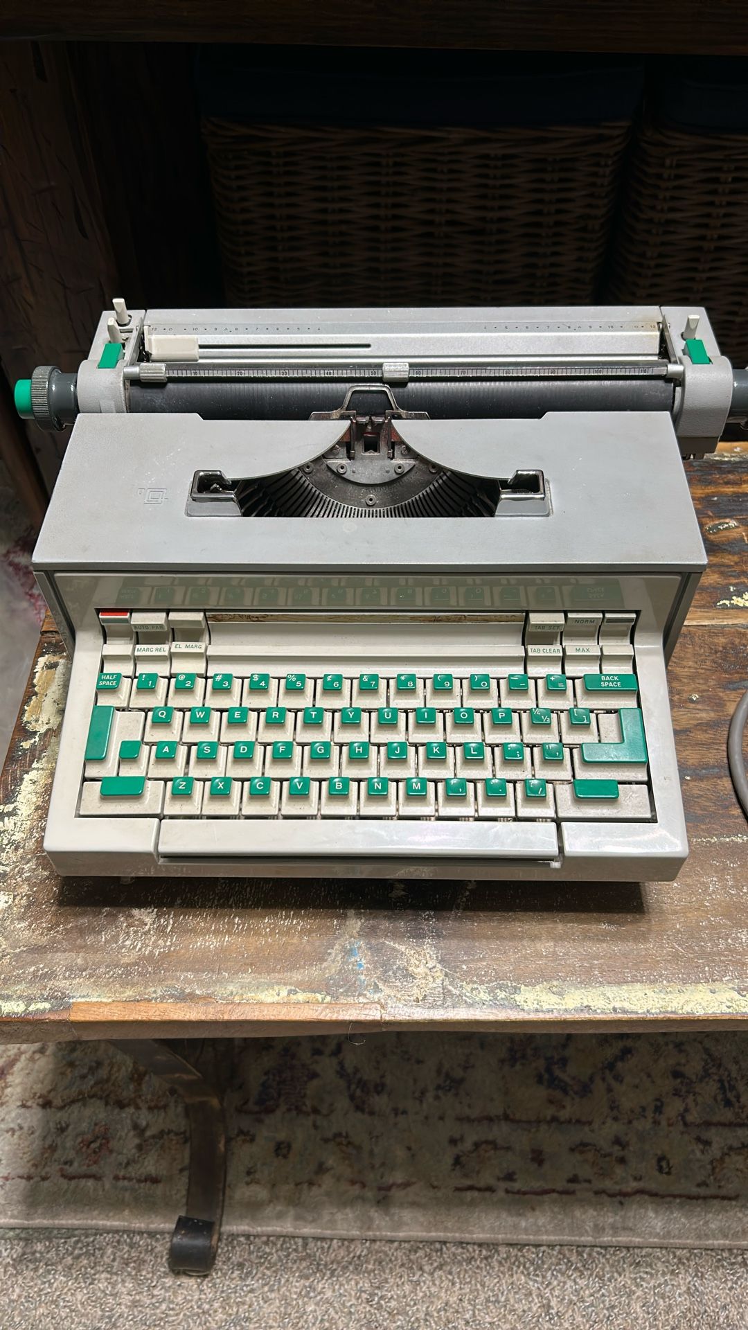 Olivetti Praxis 48 Electric Typewriter - Not Working