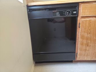Estate Dishwasher – Front Control – Dishwasher – In Black