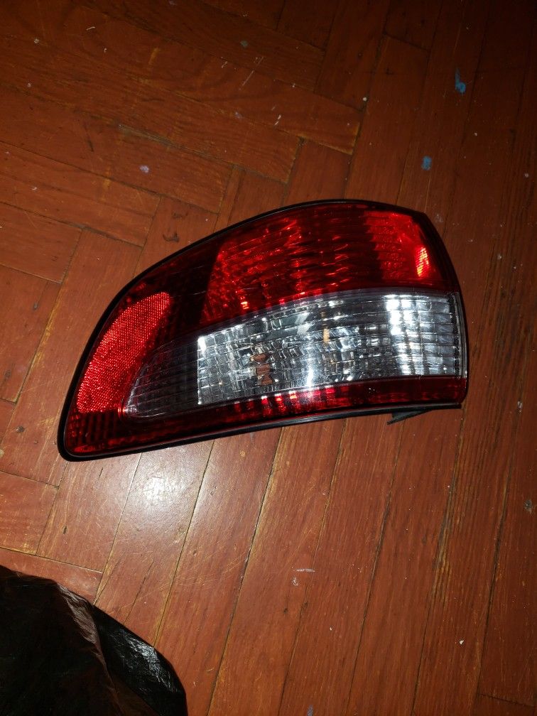2001-03 Toyota Siena Tail Light