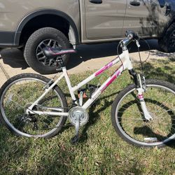 Diamondback Luste Women’s Mountain Bike