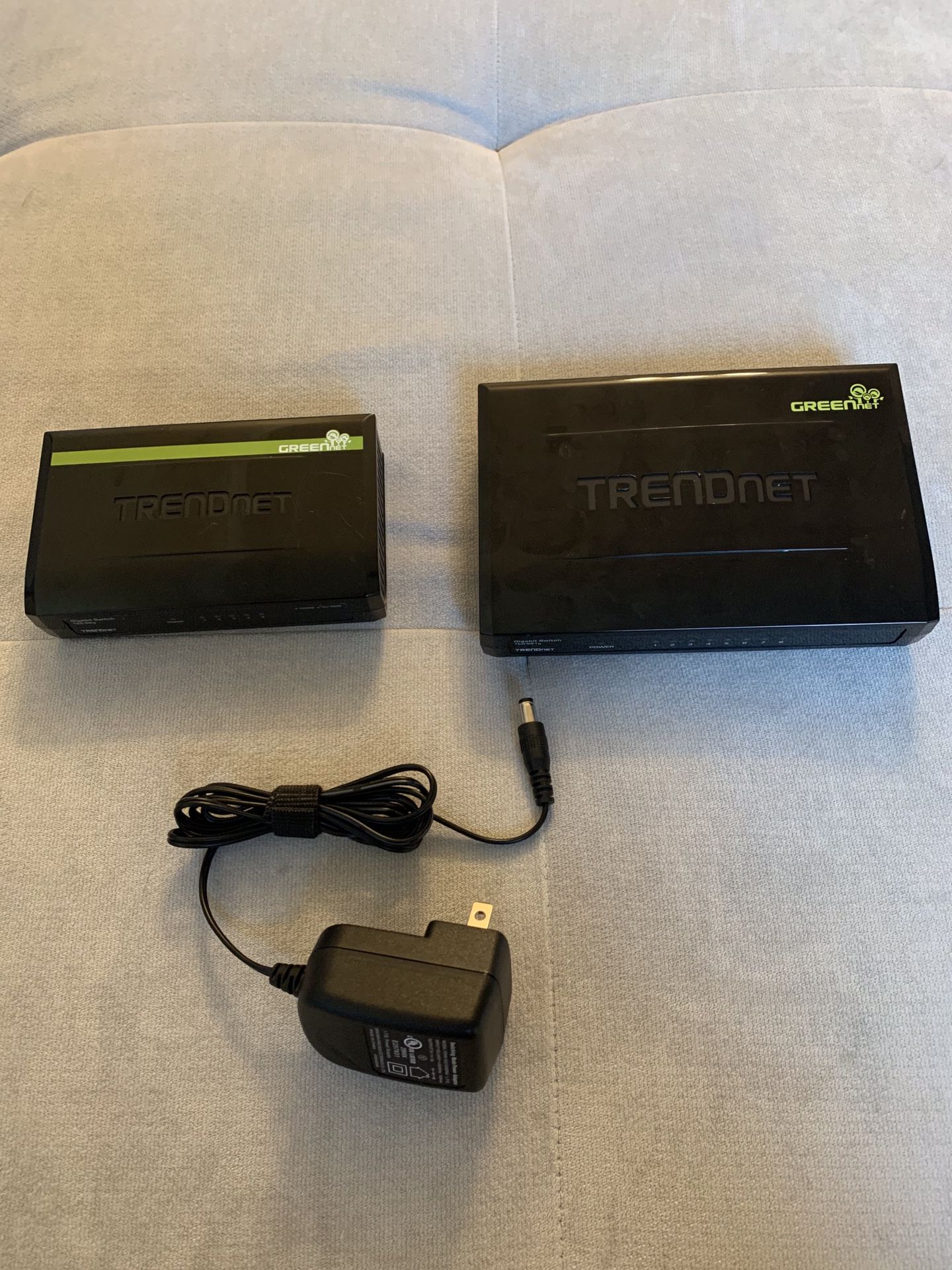 TRENDnet 5-Port and TRENDnet 8-Port Unmanaged Gigabit GREENnet Desktop Plastic Housing Switches (Bundle)