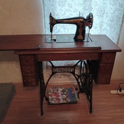 Old Fashion Sewing Machine 