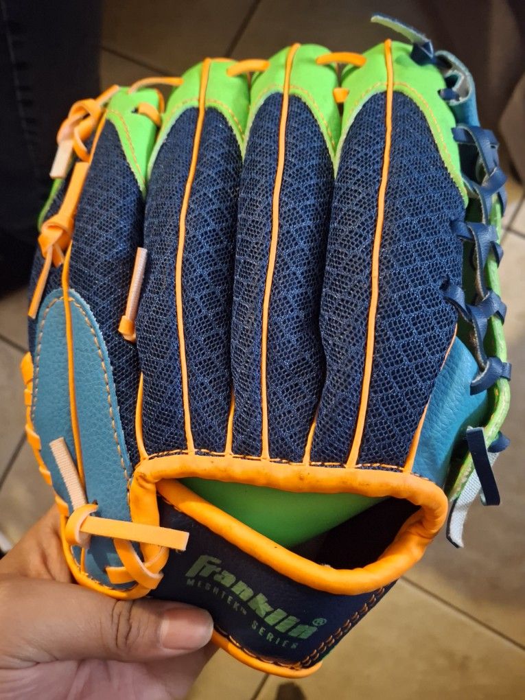 Franklin Sports Meshtek 9.5" T-Ball Baseball Glove