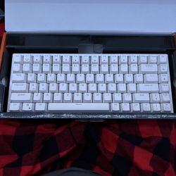 Royal Kludge RK84 White Keyboard - Bluetooth/2.4 Dongle/Wired