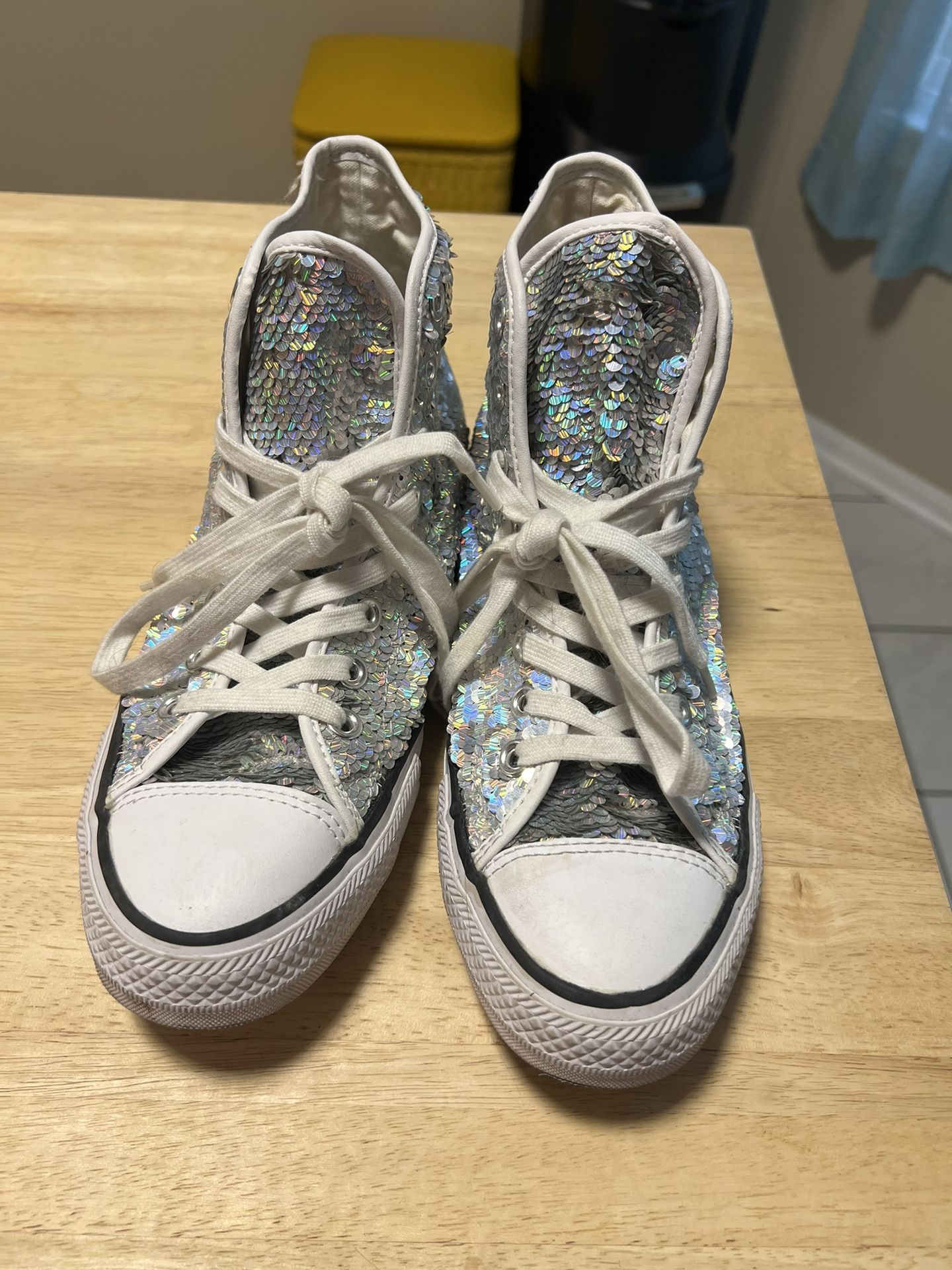 Size 9 Women’s Glitter Converse