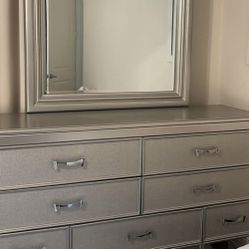 Dressing Table With Mirror 