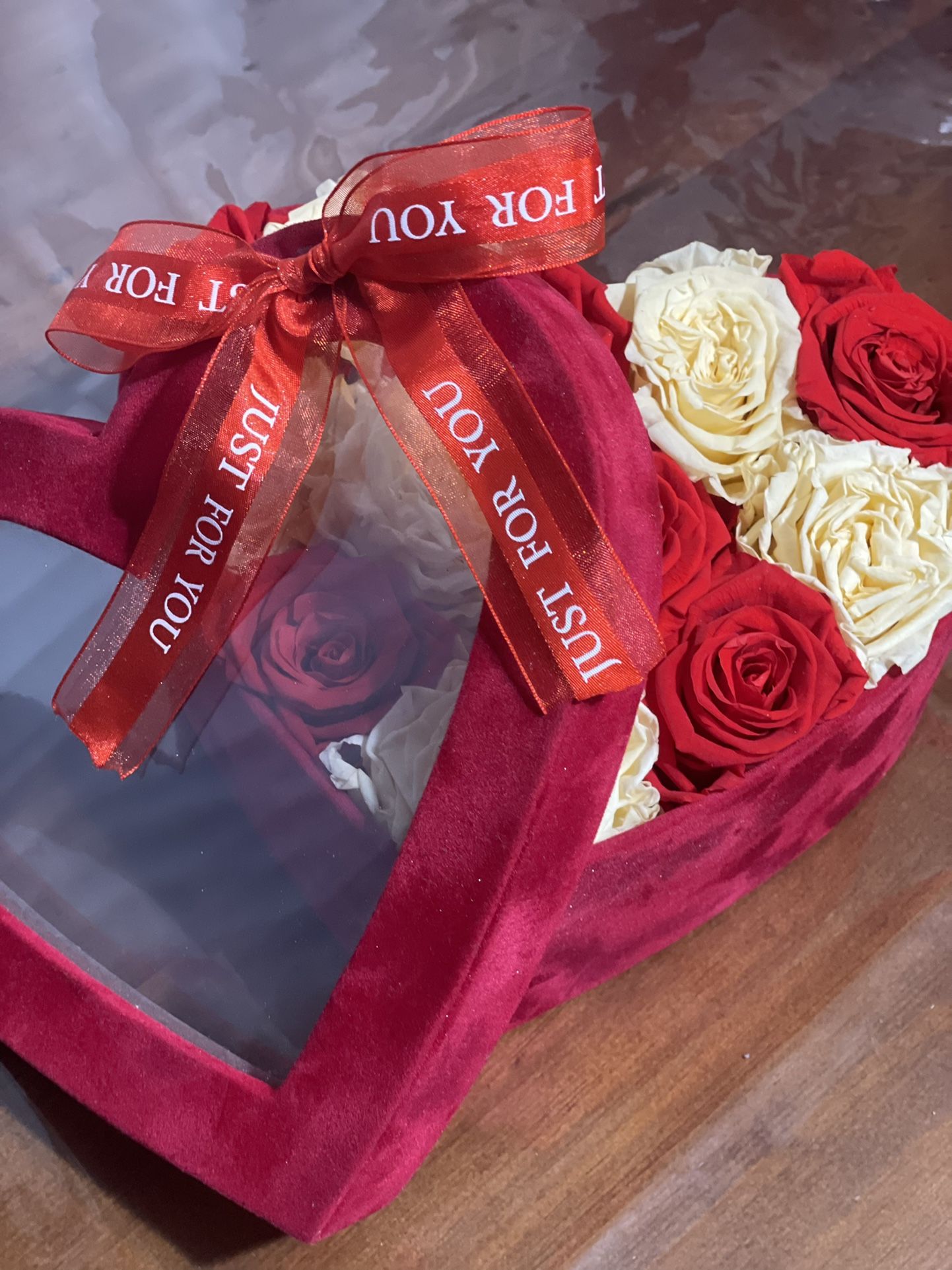 Preserve roses heart box