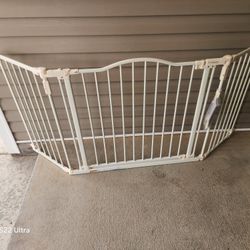 Brand New Baby PET Gate 