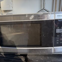 Frigidaire Microwave - FREE 