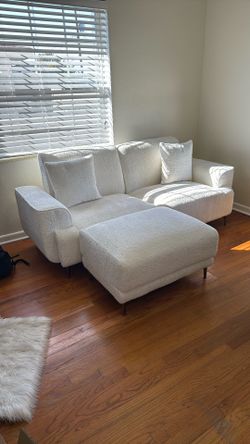 Like NEW White Couch w/ matching Ottoman