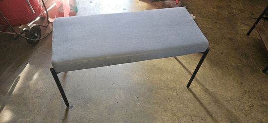 Grey dinnig bench