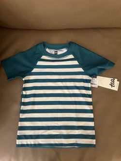 T, short sleeve rash guard, core swim shirt size 50+ SPF