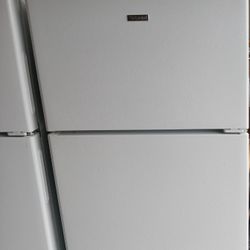 Refrigerator GE Hotpoint White 