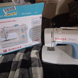 Singer Simple 2263 Sewing Machine 