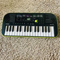 Casio SA-46 32 Mini Keys Musical Keyboard (Black/Green) .
