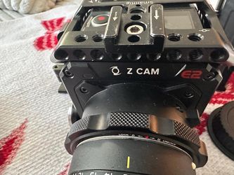 Z cam e2 s6 con los accesorios que están la fotografía