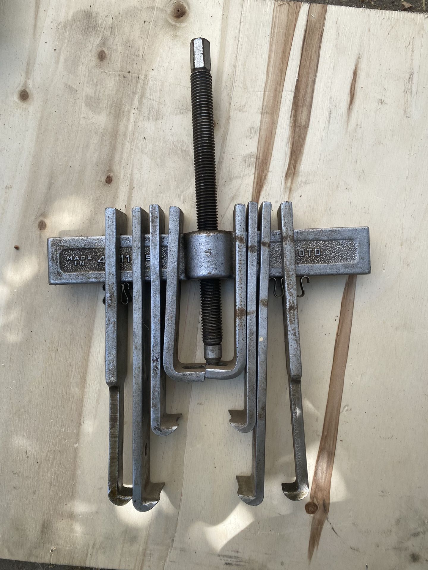Heavy duty tool pulley