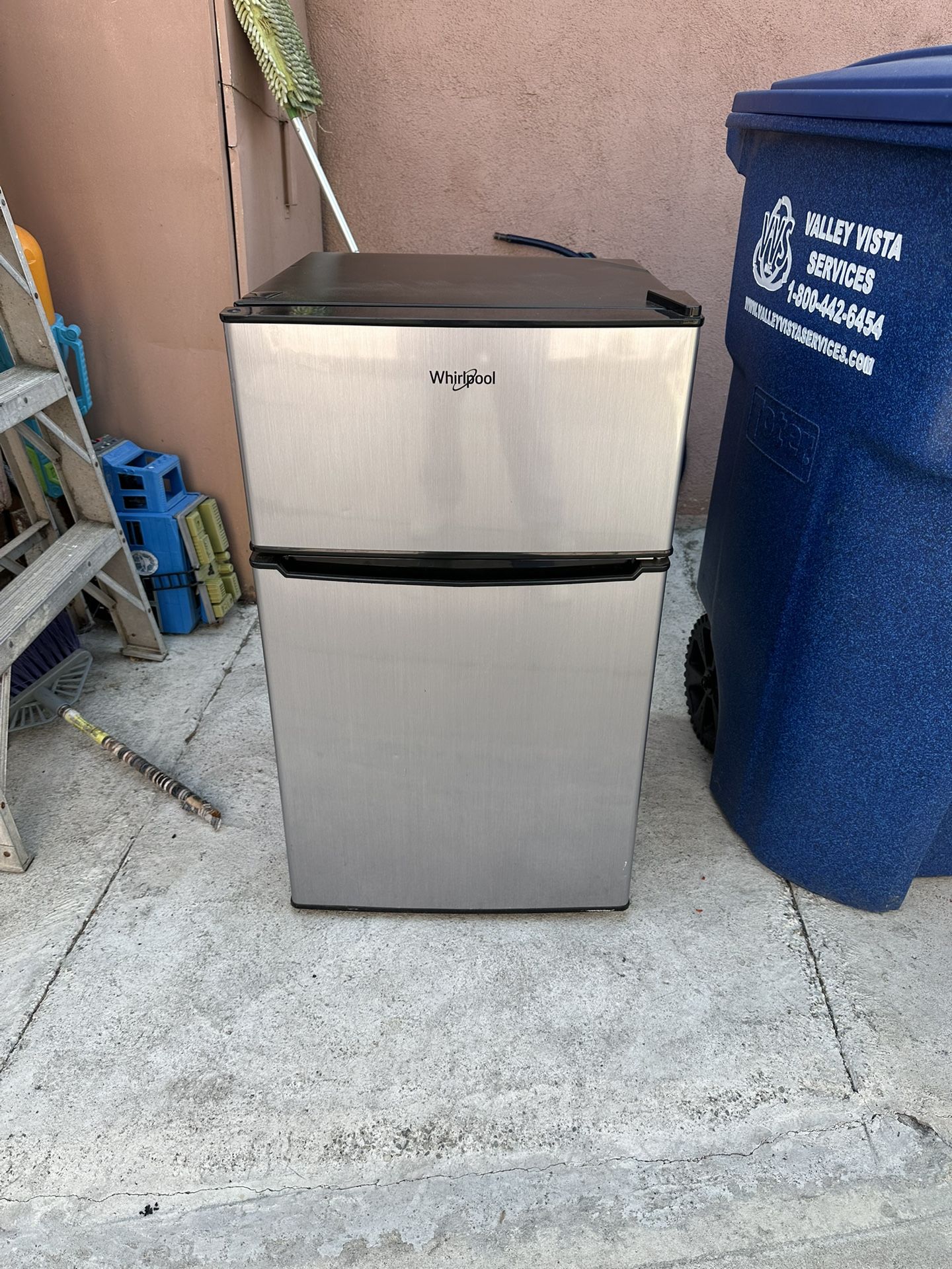 Whirlpool Mini-Fridge