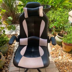 Desk/Gaming chair