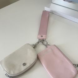 lululemon wristlet pouch