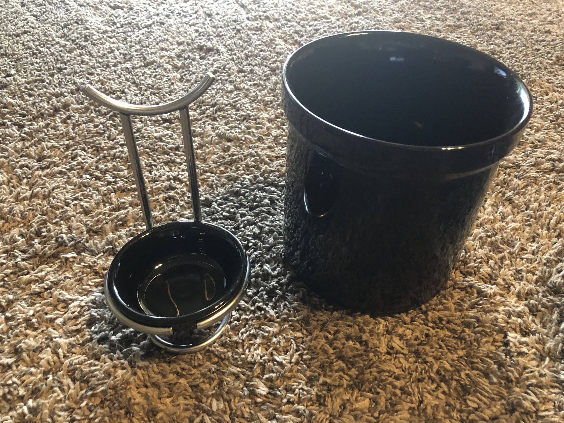 Utensils holder