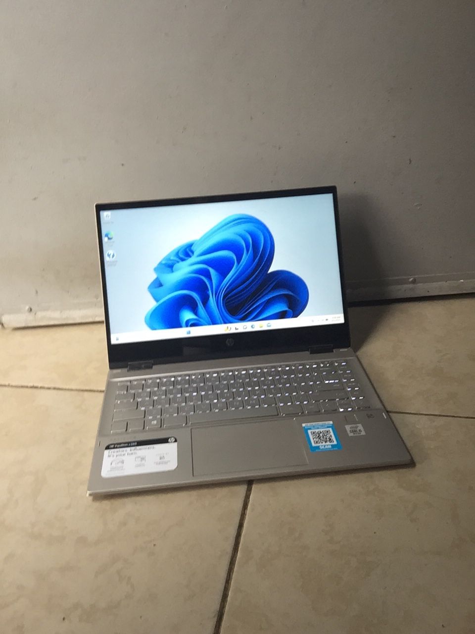 glasses screen cracked Hp 14 X360 Window 11 i5 processor 10th Gen 256gb SSD 8gb Ram Come With Charger 