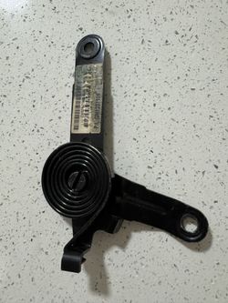2007 GMC Yukon Hood Hinge