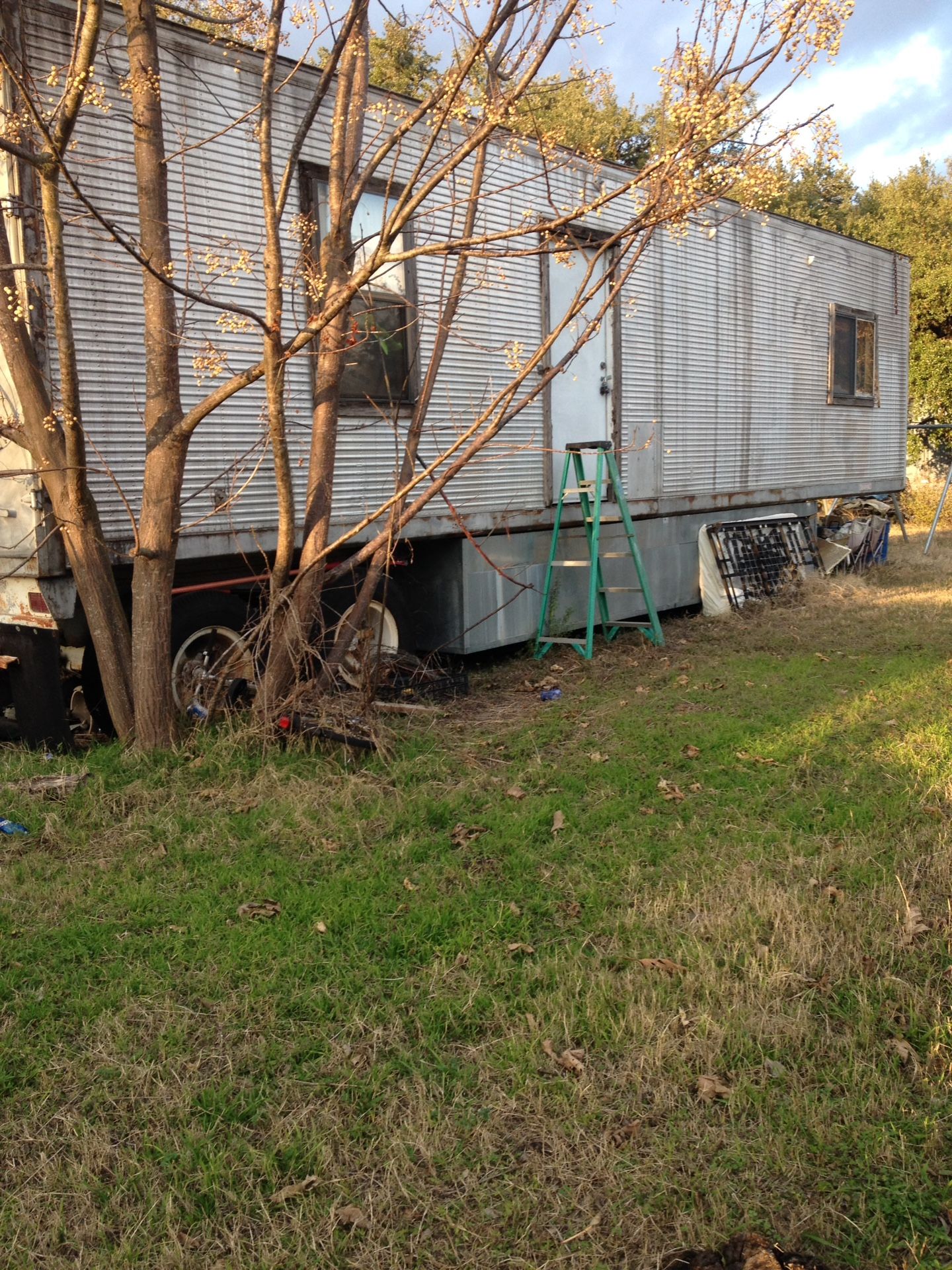 18 wheeler trailer converted in the home