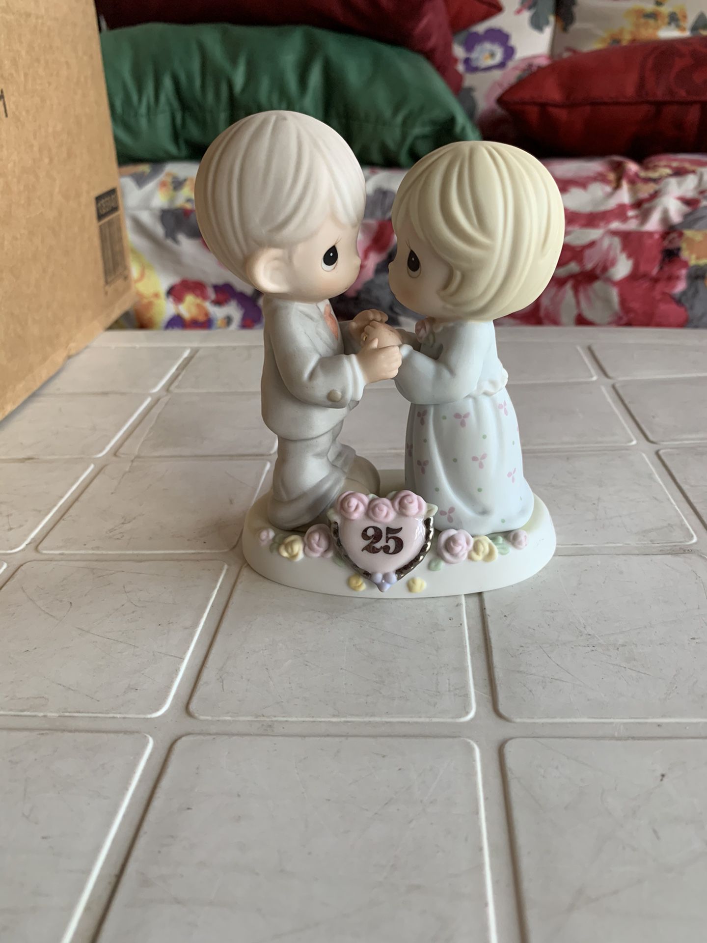 Precious Moments Wedding Anniversary 25 years Couple Figurine “Our Love Still Sparkles In Your Eyes”