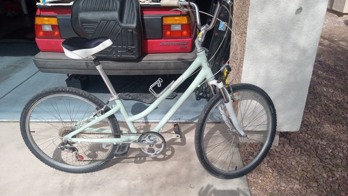 Giant Women's Bike 7 Speed