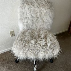 Very Nice Desk Chair For Girls In Excellent Condition 