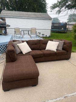 🤎 Beautiful Brown Sectional Couch – Great Condition + Free Delivery!