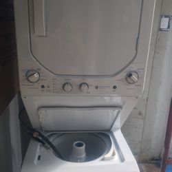 GE STACKABLE COMBO WASHER DRYER 24" WIDE WORKS GREAT