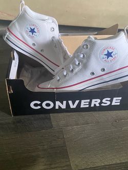 Converse size 5.5 boys ( youth )