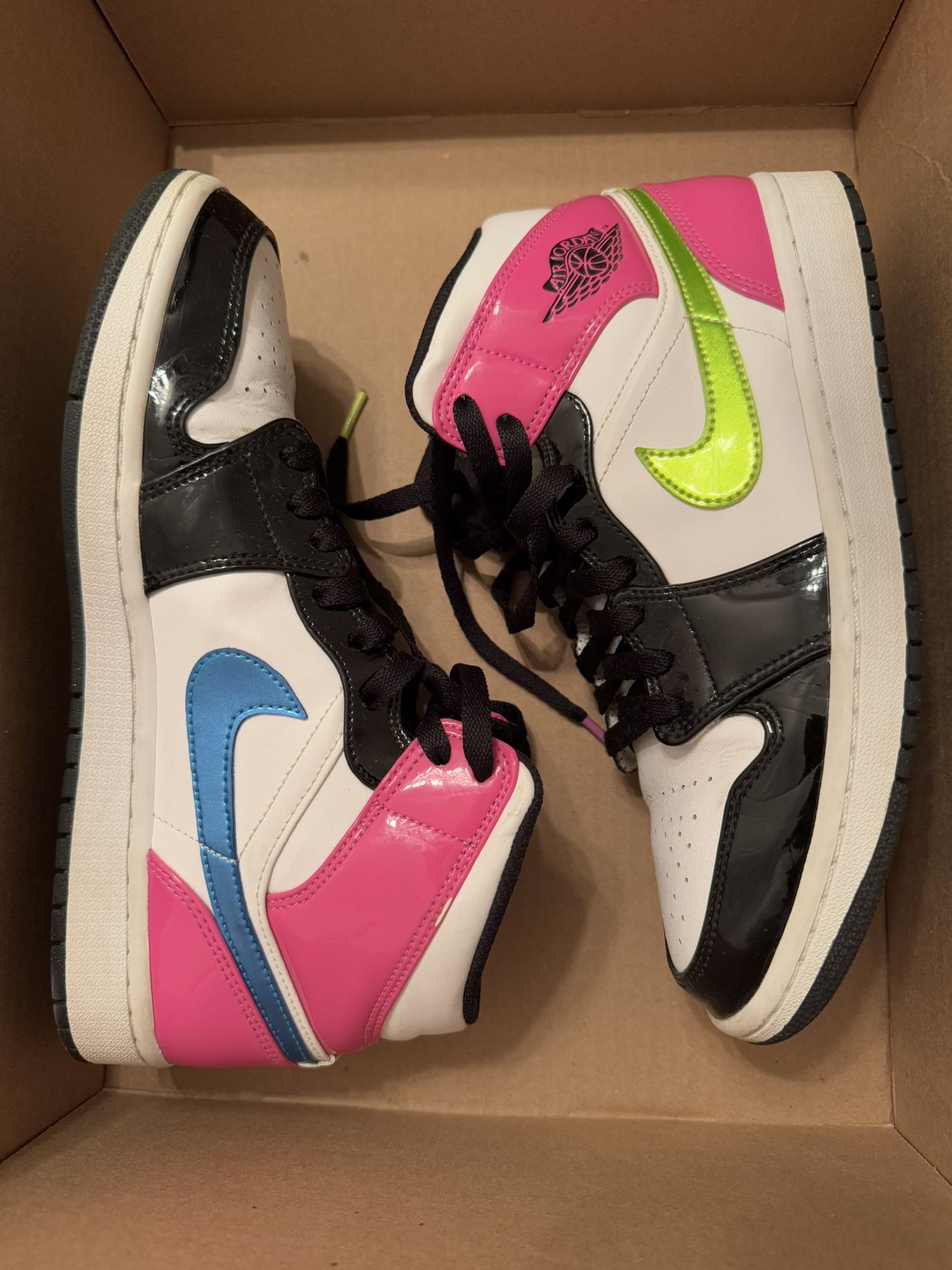 Womens Size 8.5 Jordan 1 Mid SE Cyber Active Fuchsia 2020