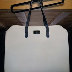 PAULS BOURIQUE PURSE. LIKE NEW USED ONCE. PRICED TO SELL $25. CAMELBACK RD & I-17 FREEWAY.