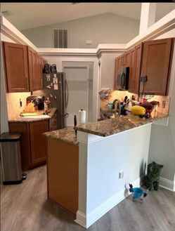 Set of 12 Oak Panal kitchen Cabinets w/Brushed Nickel Hardware