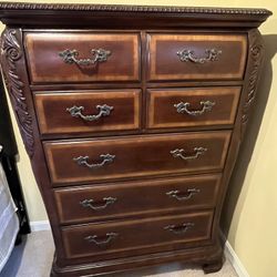Dresser With Mirror And Chest Of Drawers 