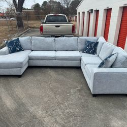 LIKE NEW Large Gray Sectional