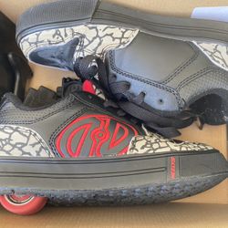 Youth Heelys Sneakers Shows Roller Wheel