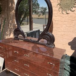 Very Nice Dresser With Mirror In Good Condition 