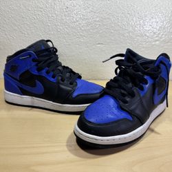 Nike Jordan Retro 1 Med Size 6Y