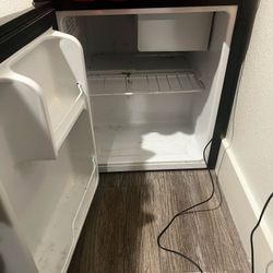 Mini Fridge 