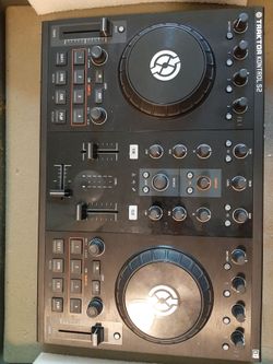Traktor Kontrol S2 Music Mixer