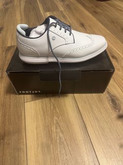 NEW Women’s golf spikes